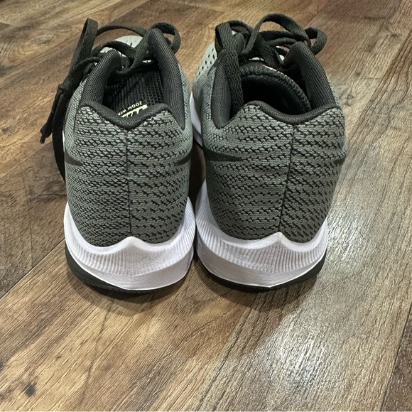 Nike Zoom Winflo 4 *need laces* - Picture 3 of 7